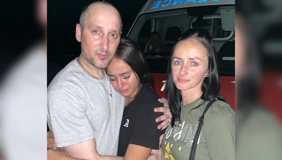 Обмін. Перші хвилини зустрічі Євгена Вовка з дружиною Юлею і донечкою Міланою