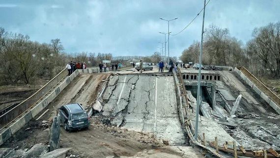 На Чернігівщині дорожники встановлюють переправи для проїзду транспорту