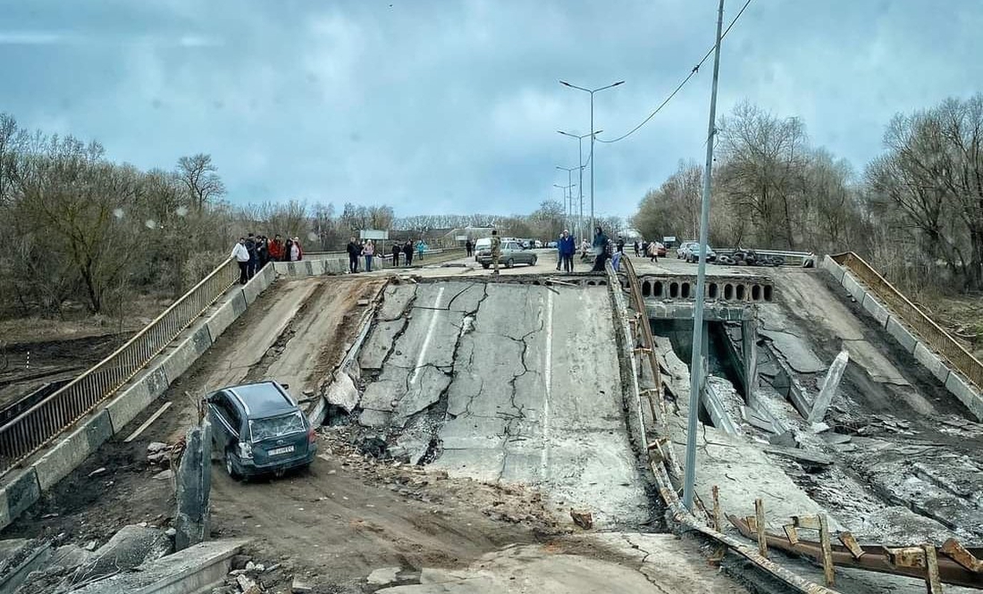 На Чернігівщині дорожники встановлюють переправи для проїзду транспорту