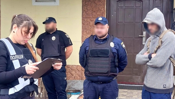 Масштабні обшуки у Прилуках: поліція вилучила арсенал зброї та наркотики