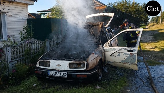 Авто згоріло після влучання безпілотника. Новгород-Сіверський. 1 серпня 2026 року