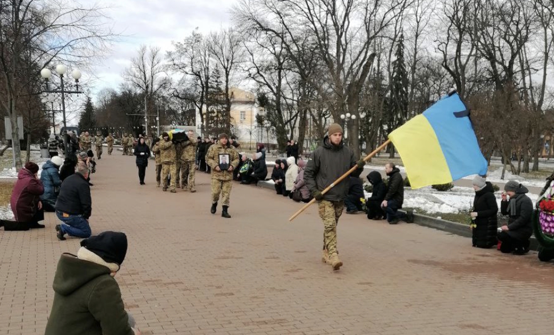 Загинув на Луганщині: у Чернігові поховали загиблого бійця ЗСУ