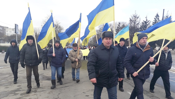 В окупованій росіянами Городні люди вийшли на мітинг із українськими прапорами