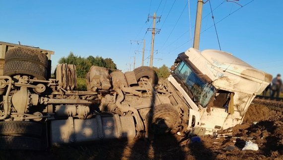 Пасажирський потяг зіткнувся з вантажівкою