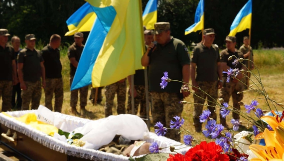 У Сосниці поховали бійця, який загинув на Донеччині