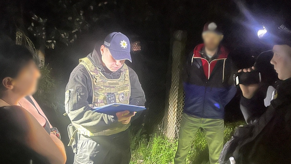 Гранати замість аргументів: У Чернігові чоловік погрожував сусідці зброєю