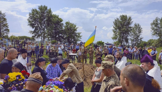 Двох бійців ЗСУ поховали у громадах: загинули у бою на Донеччині