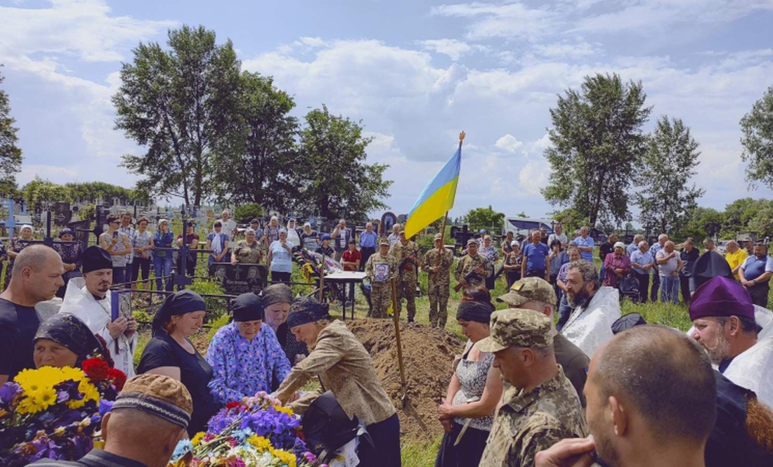 Двох бійців ЗСУ поховали у громадах: загинули у бою на Донеччині