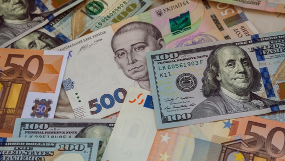 НБУ змінив рівень фіксованого офіційного курсу гривні до долара США. Що думають експерти та чернігівці?