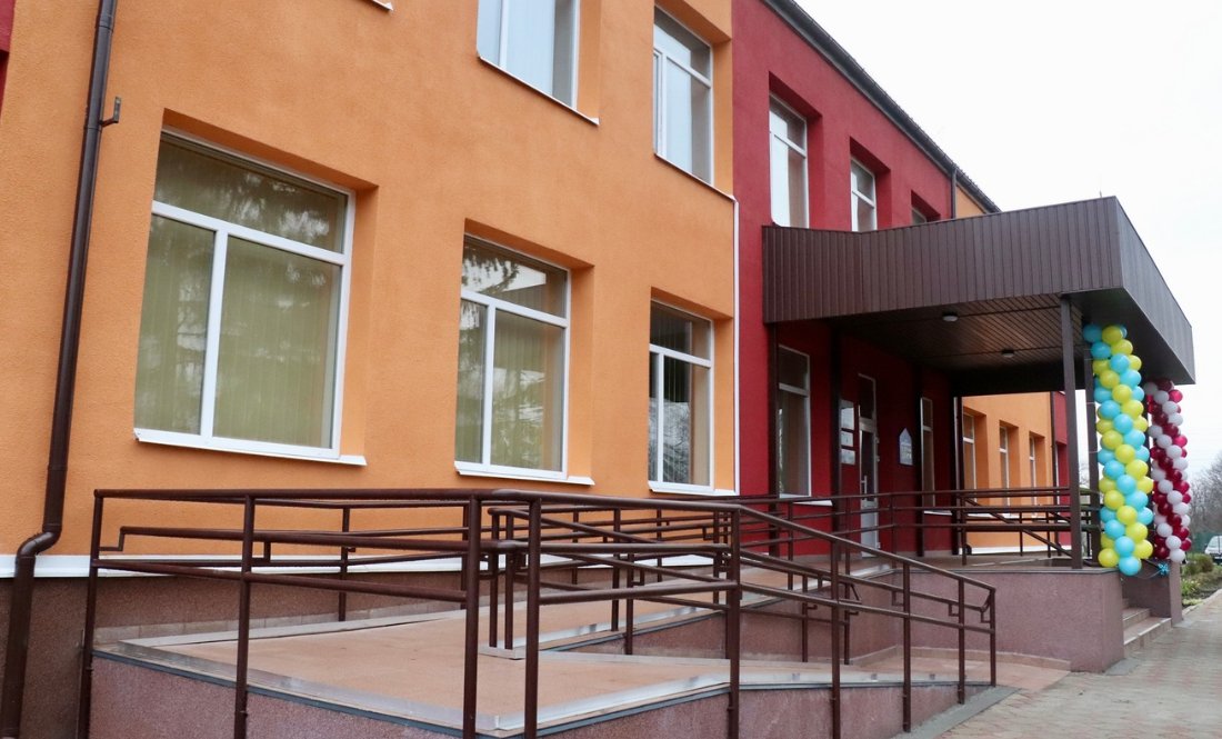 Нові класи, фасад і дах: у сільській школі на Чернігівщині показали ремонти