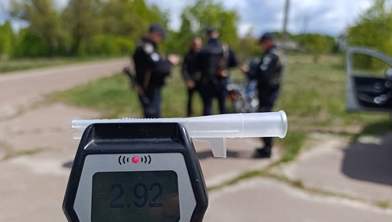 На Чернігівщині затримали п'яного мотоцикліста: рівень алкоголю перевищував норму в 15 разів