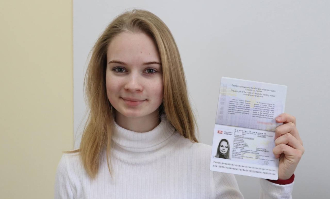 У Сосницькій громаді видали перший паспорт: скільки коштує оформлення?