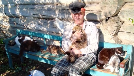 Євген Герасименко зі своїми котами