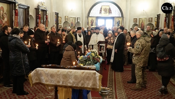 Загинув у бою: в Чернігові прощались із Анатолієм Яковенком