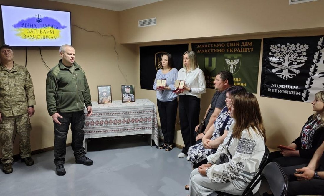 Родинам двох загиблих на війні бійців з Новгород-Сіверського району передали нагороди