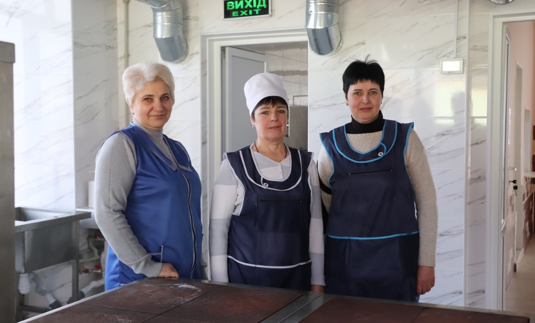 Працівниці модернізованого харчоблоку в Лосинівській школі