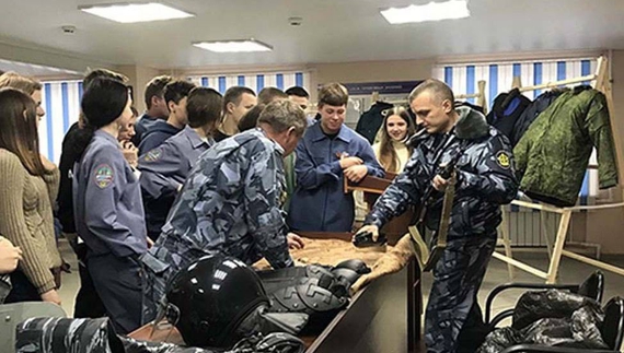 Брянська область: відкривають  військовий шпиталь, перевіряють колонії, а ще… водять туди на екскурсії дітей