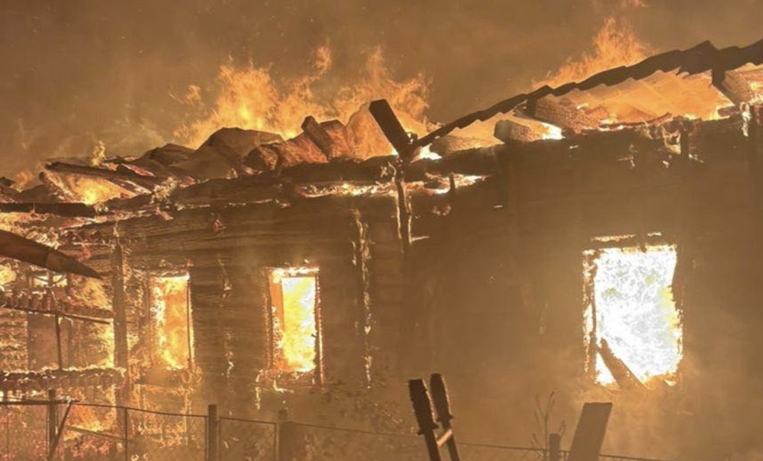 Вискочили за кілька хвилин до прильоту: на будинок упав "шахед". Фото Новгород-Сіверська РВА