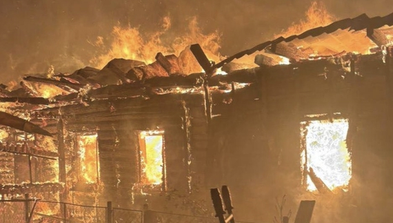 Вискочили за кілька хвилин до прильоту: на будинок упав "шахед". Фото Новгород-Сіверська РВА