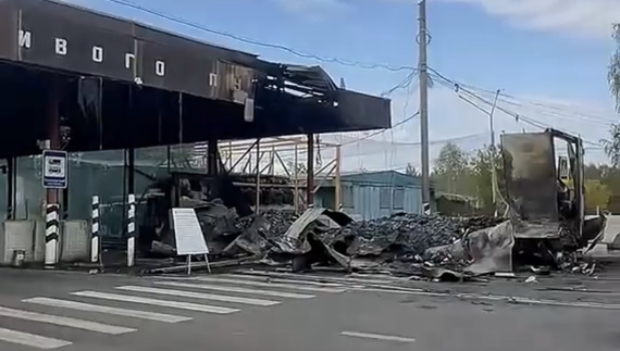 Спалений дах і стіни, жодних публічних безпекових вказівок - так виглядає пункт переходу Красний Камінь