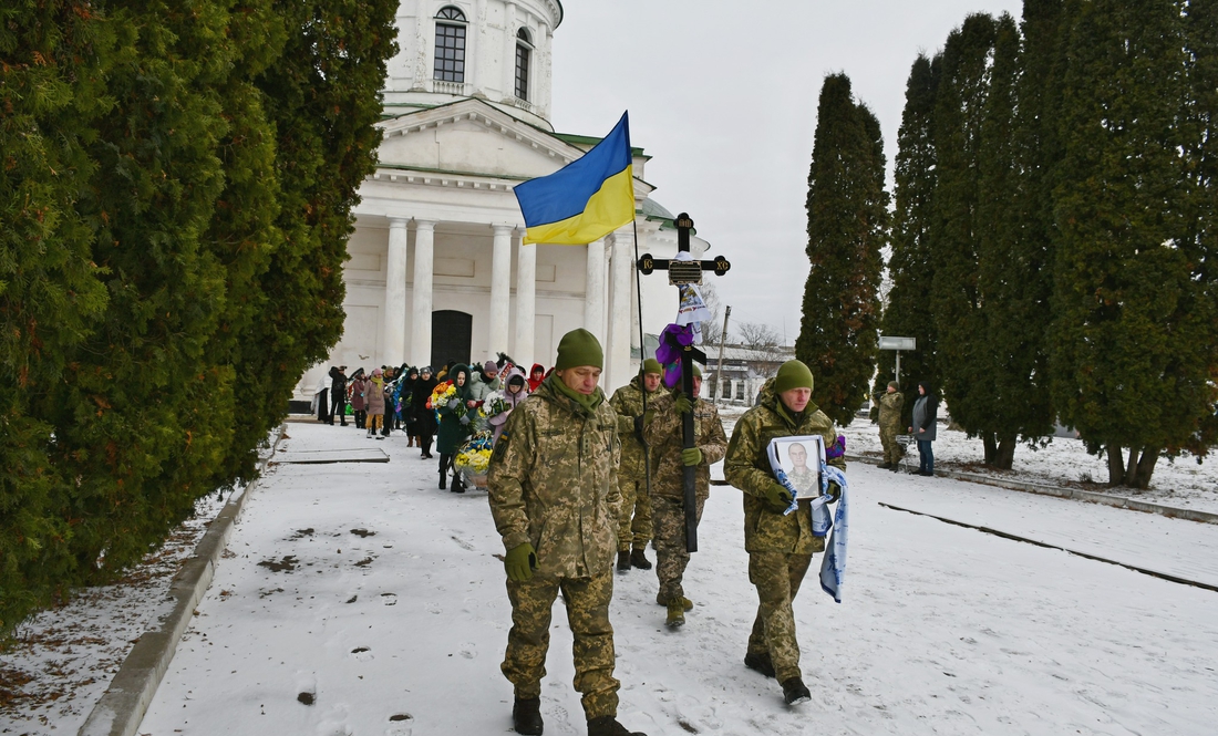 Знову поховання: на Чернігівщині прощались із трьома загиблими воїнами