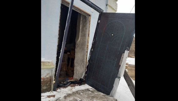 Вибухом винесло двері в редакції газети "Промінь" у Сновську. Фото НСЖУ