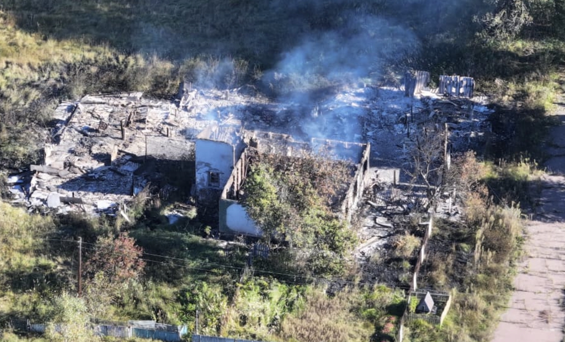 Пожежа після обстрілу у селі Новгород-Сіверської громади. Вересень 2024 року. Фото ілюстративне