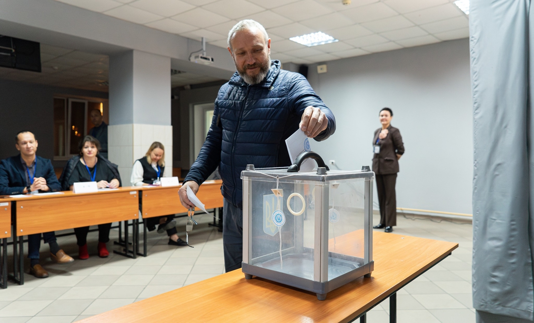 Під час голосування у пенітенціарній академії в Чернігові. 26 вересня 2025 року