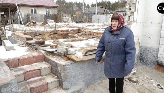 Ольга Матвієнко з Ягідного мріє про відбудову знищеного будинку: з будматеріалами вже допомогла Латвія