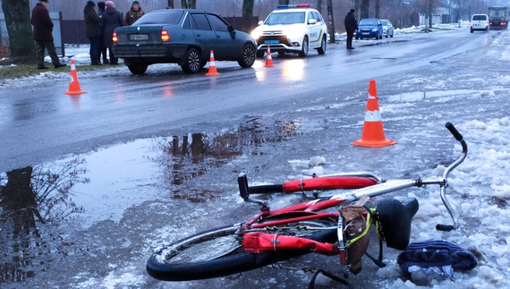 На 8 березня у Семенівці водій автівки збив жінку на велосипеді