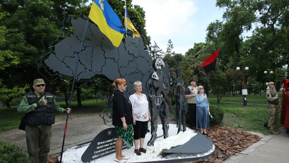У Чернігові відкрили меморіальний знак на честь Героїв, загиблих у російсько-українській війні