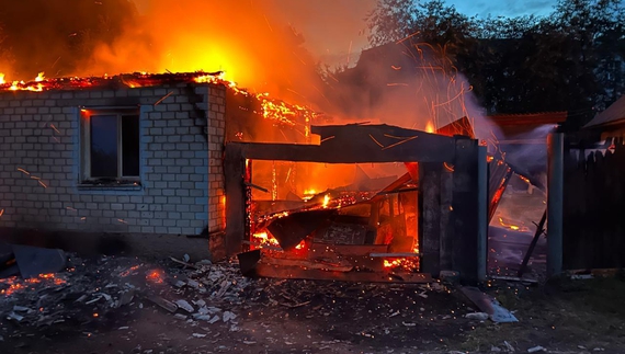 Пожежа після вибуху "шахеда". Новгород-Сіверська громада, 4 липня 2025 року