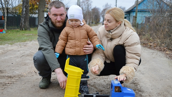 Андрій Турас із дружиною Оленою і сином Леоном