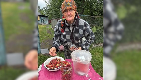 Галина БОРОДАЙ з Тиниці на Бахмаччині розпродала полуницю