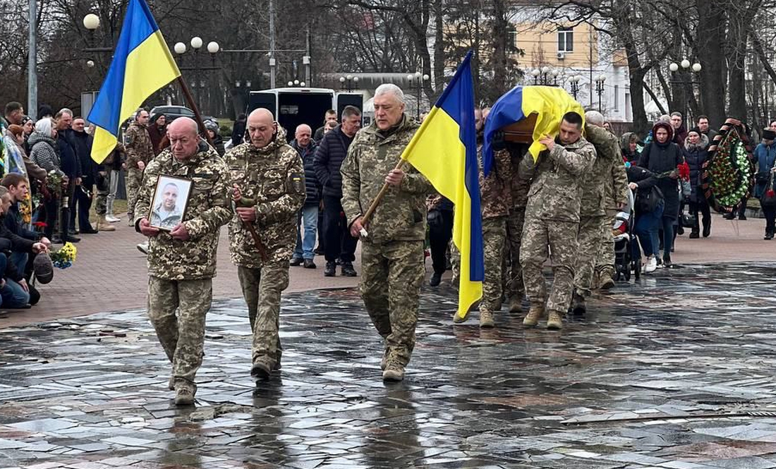 У Чернігові прощались із двома бійцями ЗСУ: загинули на Луганщині