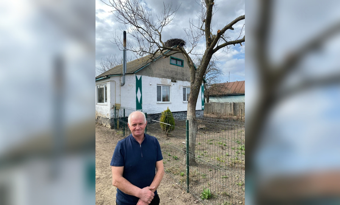 Лелеча сім’я живе на даху приватного будинку: що кажуть господарі