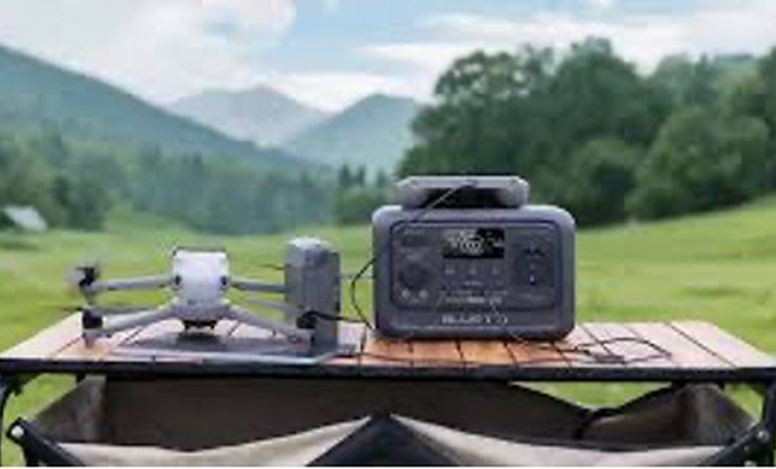 Bluetti Elite 30 V2: огляд зарядної станції та кому вона підійде