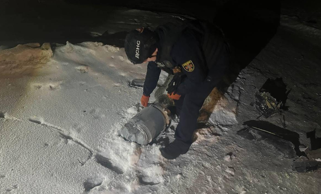 «Шахед» упав між будинками в Чернігові — на місці працювали сапери