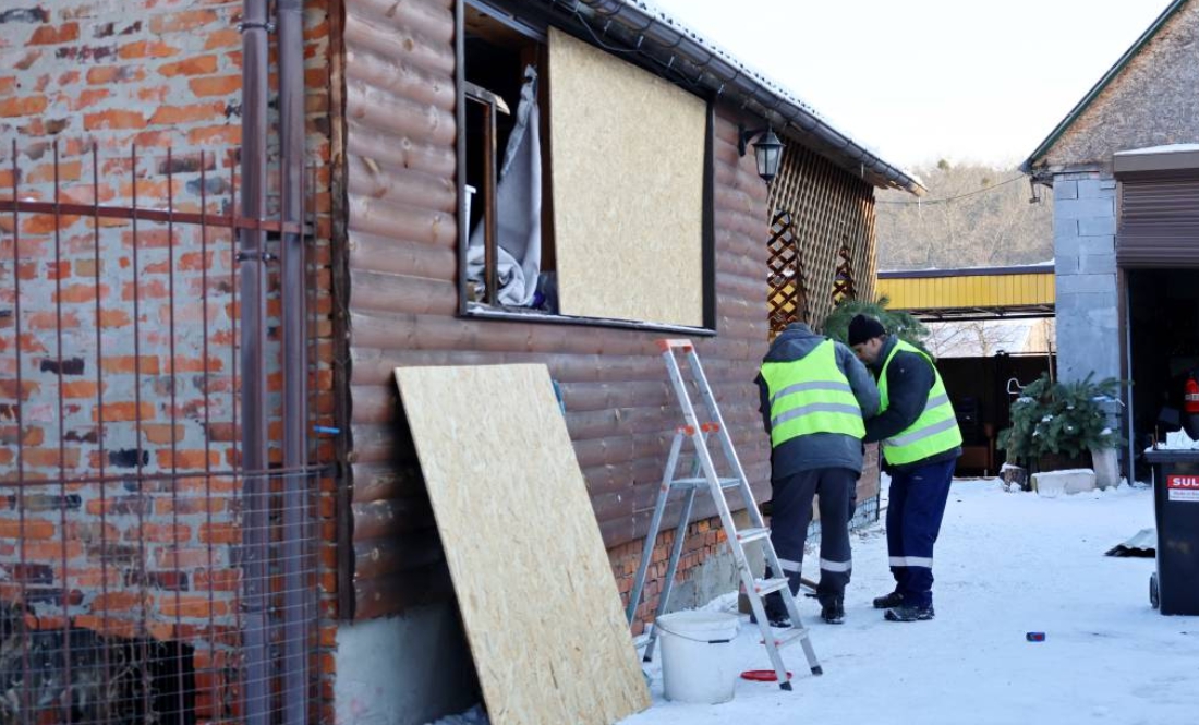 У Чернігові показали масштаби руйнувань після нічної атаки: що вже відновили