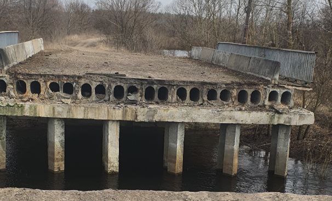 Окупанти підірвали всі мости через Снов: що це може означати