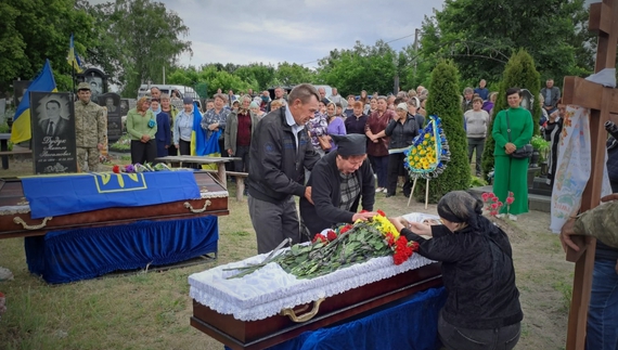 У громаді попрощалися одразу з двома захисниками - загинули на Сумщині