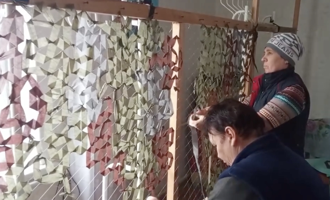 У селі на Чернігівщині за пів року сплели 93 маскувальні сітки