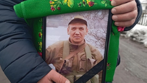 Загинув на Донеччині: на Менщині поховали бійця 1ї танкової бригади