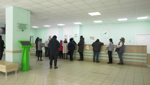 Такого ще не було: у лікарнях Чернігівщини черги хворих і рекордна кількість нових заражень COVID-19
