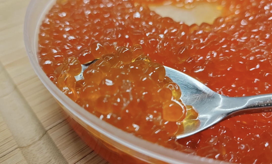 Ціна червоної ікри: від чого залежить вартість та як обрати якісний продукт