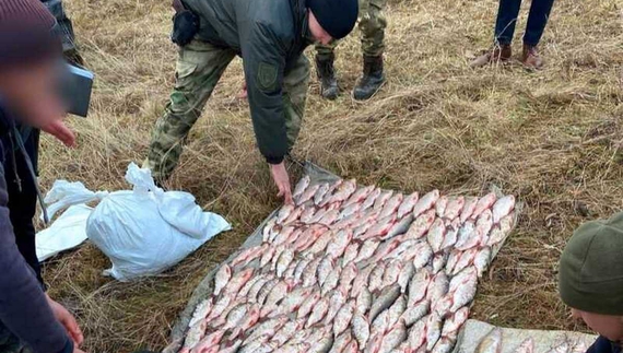 У Чернігові затримали браконьєрів – тягали сітками рибу із Стрижня
