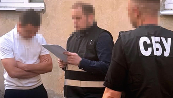 Очільнику управління освіти міської ради Василю Білогурі вручили підозру