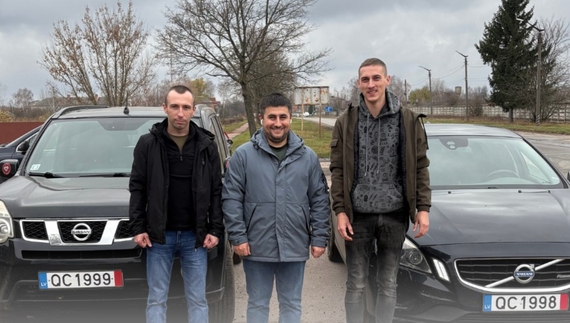 Громада з Чернігівщини передала військовим автівки від латвійців