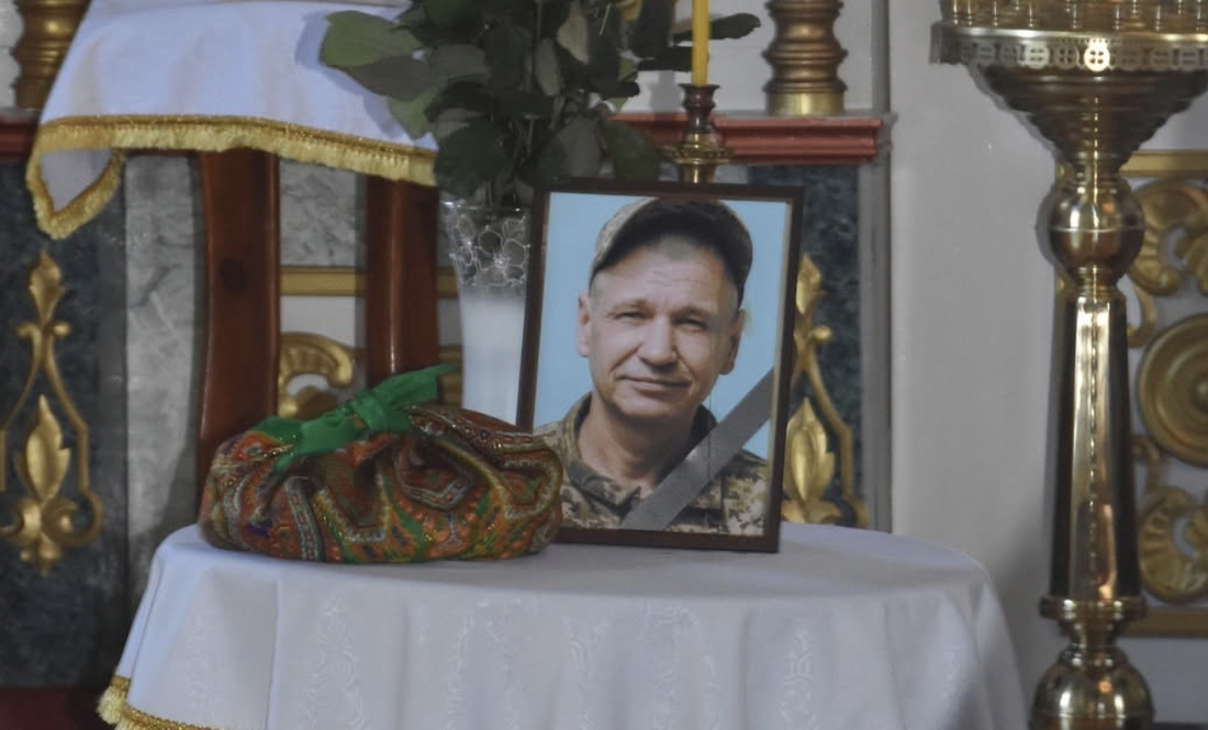 Родом з Києва, переїхав у Носівку, радів народженню онука. У громадах втрати