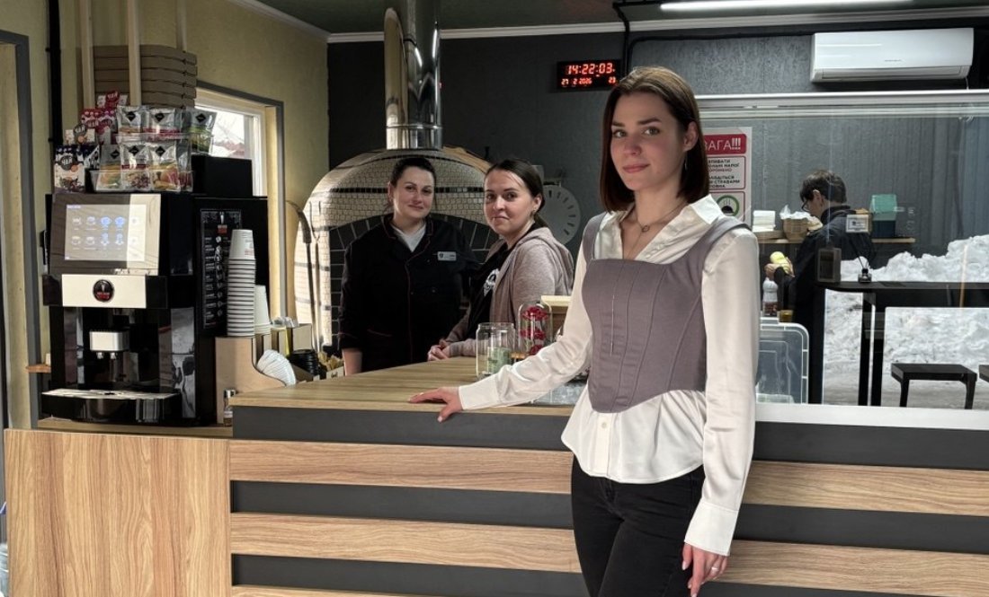 Молода підприємиця в Мені відкрила піцерію на дровах